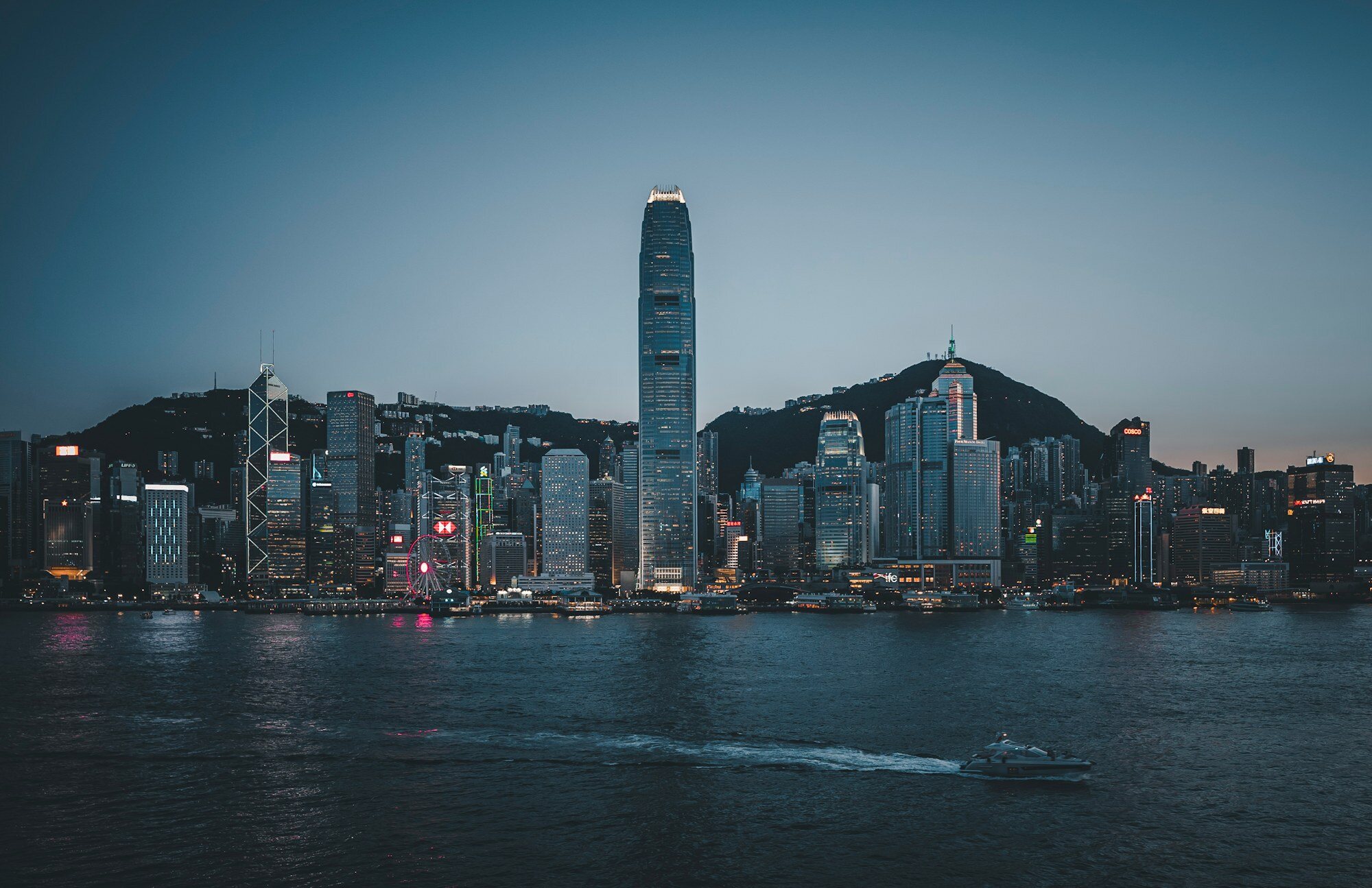 Guide des sorties en famille à Hong Kong et des activités pour les jours de pluie : itinéraires faciles, alternatives en intérieur et lieux adaptés aux enfants