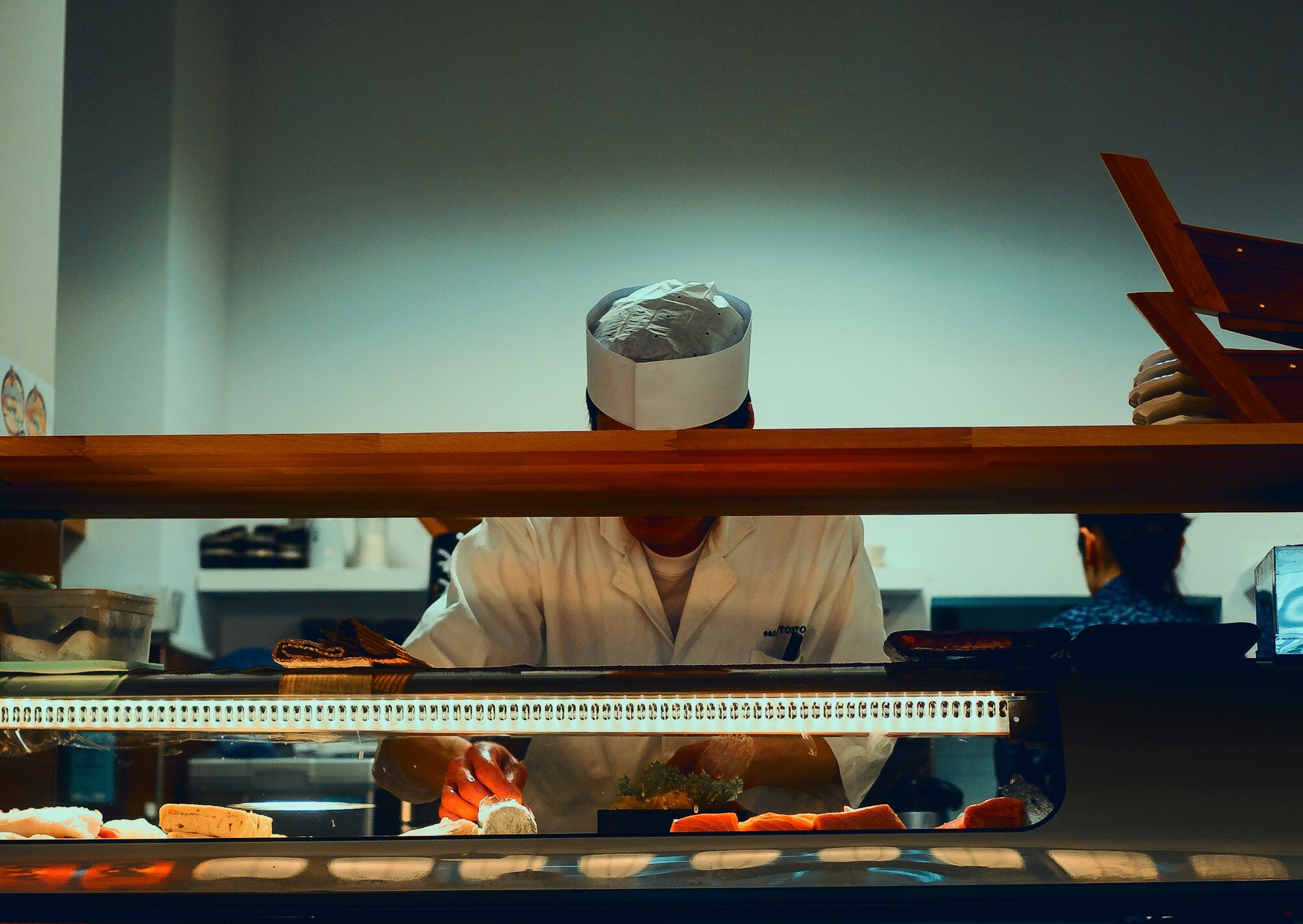 Sushi y sashimi frescos de alta calidad, cocina japonesa