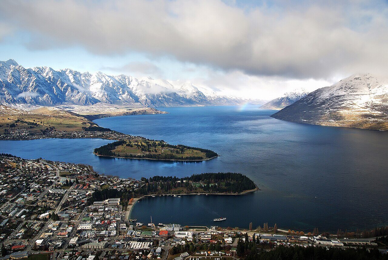 Queenstown, lago Wakatipu in inverno