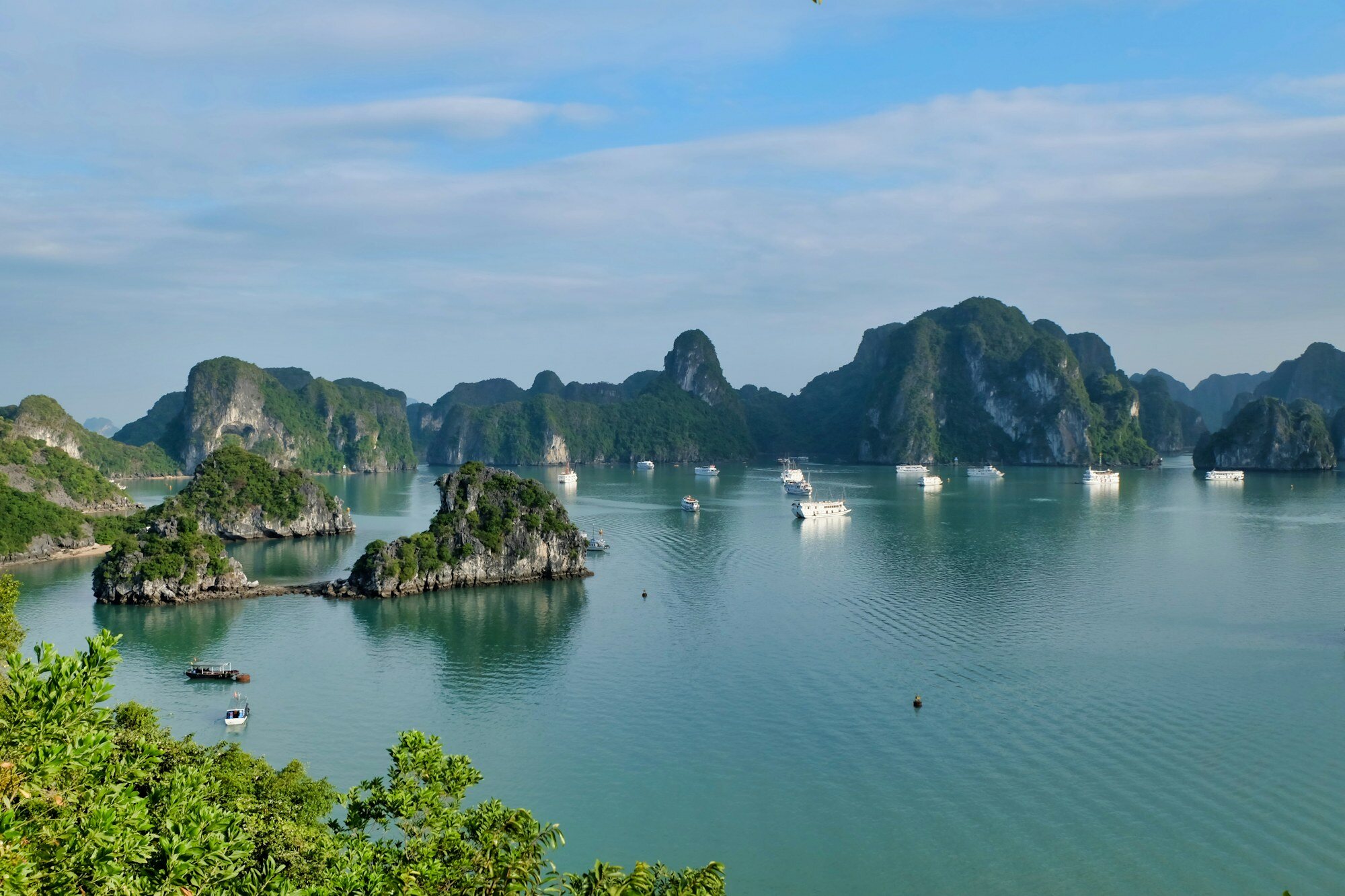 Baie d'Halong et Hanoï au Vietnam : une merveille de l'UNESCO et une capitale historique