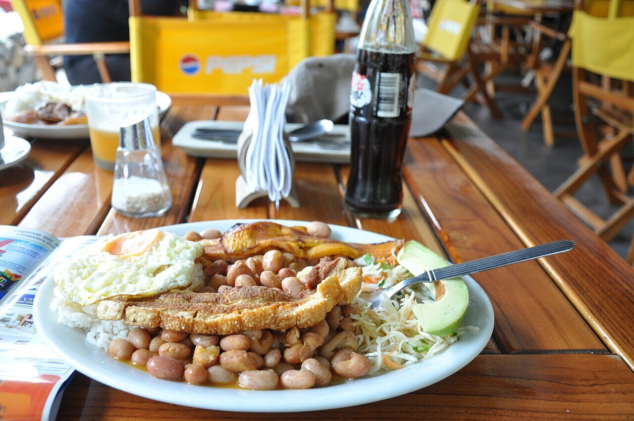 Bandeja paisa: cucina colombiana e cultura del caffè