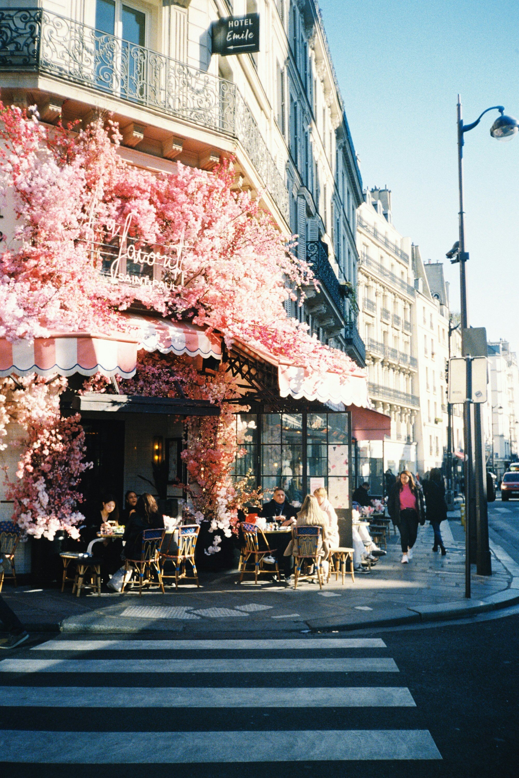 Pariser Straßenszene und Café-Kultur