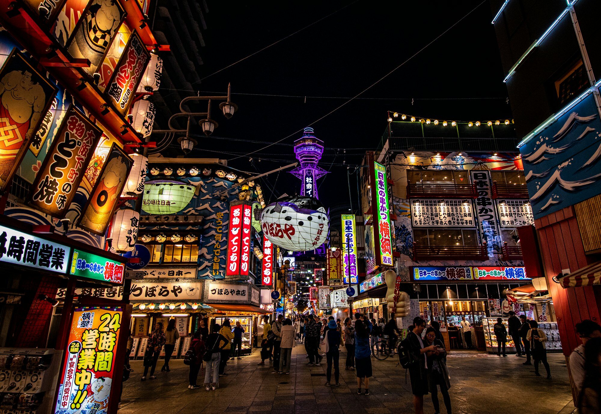 Rue nocturne de Dotonbori pour l’étape gastronomique et nocturne à Osaka