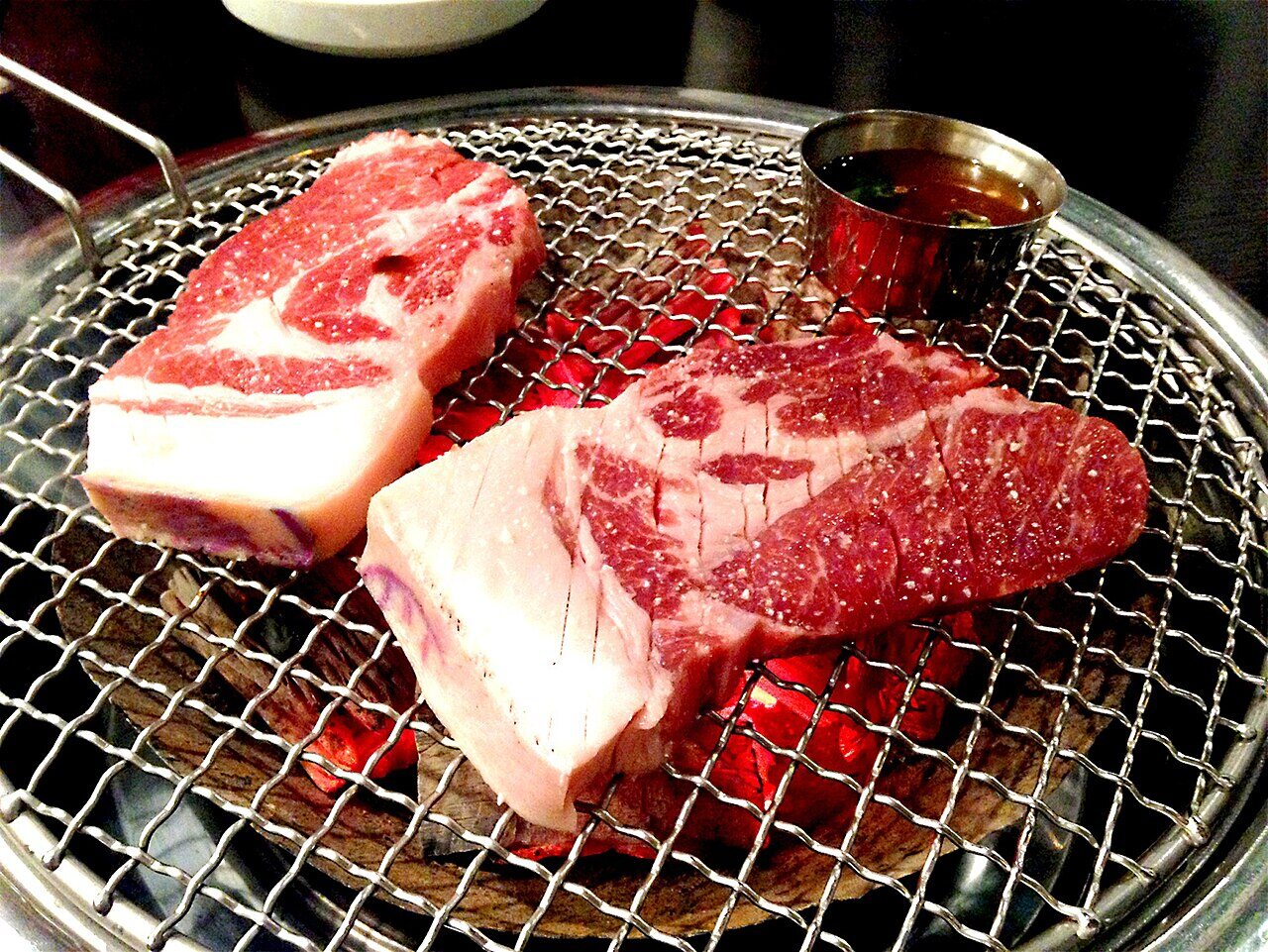 Barbacoa de cerdo negro y marisco haenyeo de Jeju