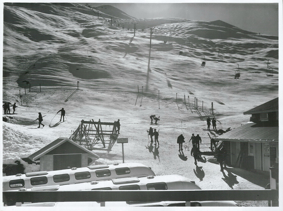 Comprensorio sciistico di Coronet Peak con piste innevate