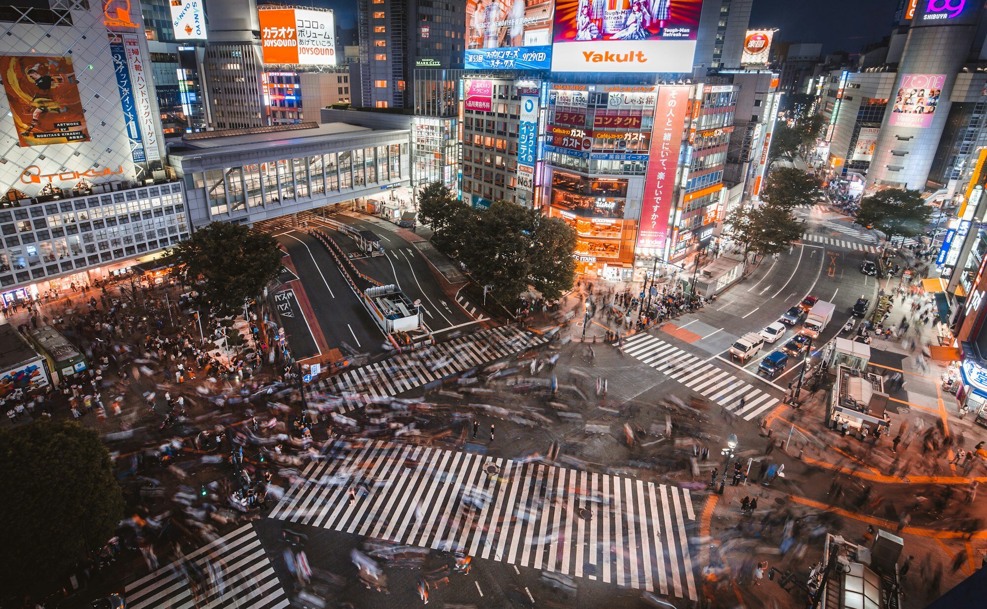 東京澀谷十字路口的繁忙景象