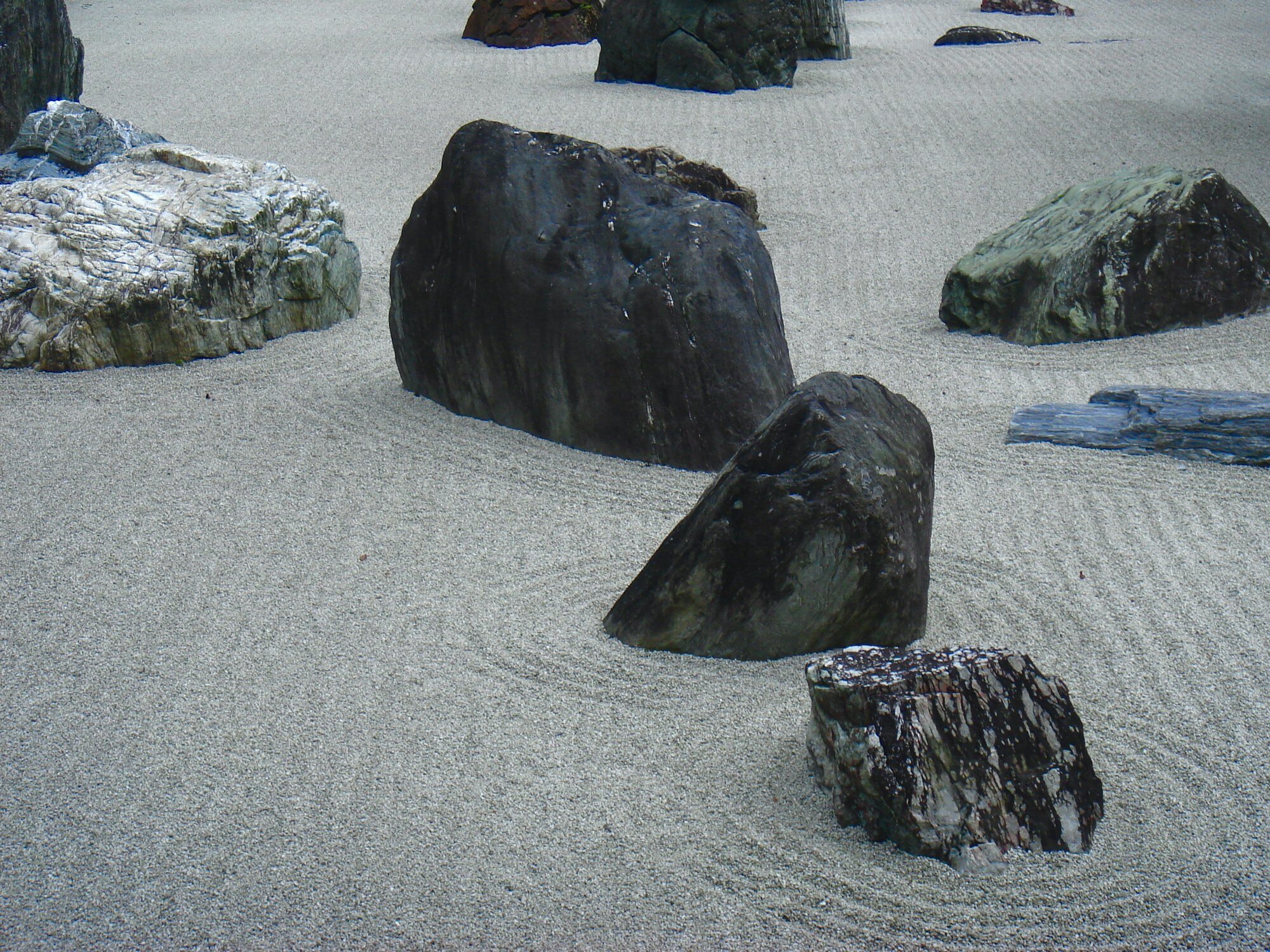 佈滿石燈籠的禪風日式寺院庭園