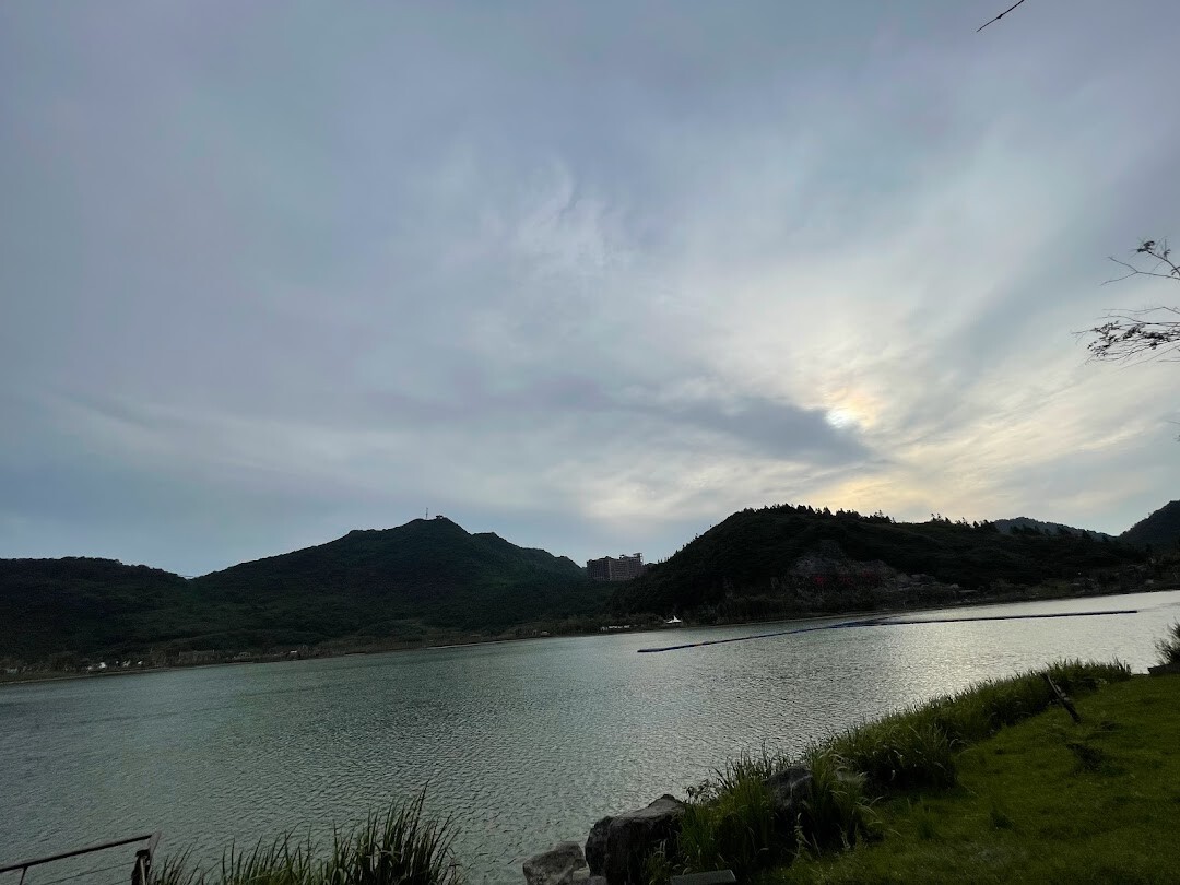然烏湖
