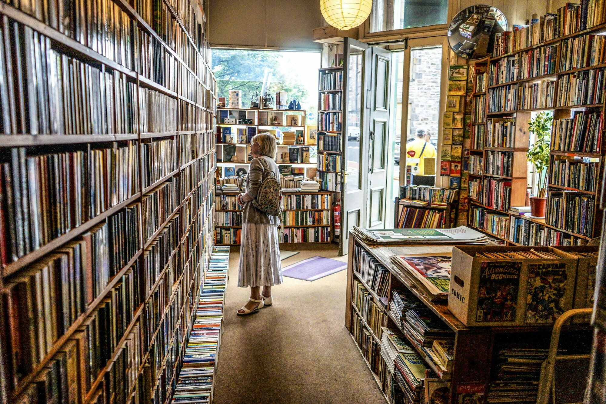 Iðnú Bookstore / Maps
